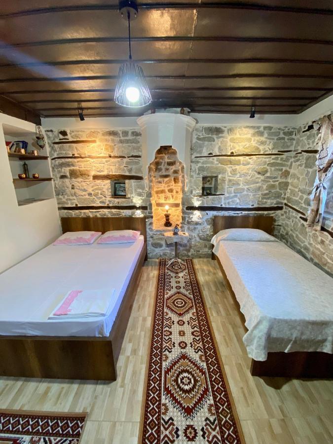 Restaurant & Guest House Semani Berat Exterior foto