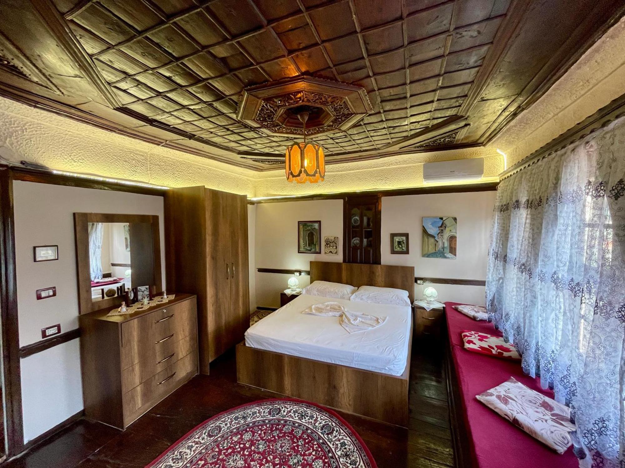 Restaurant & Guest House Semani Berat Exterior foto