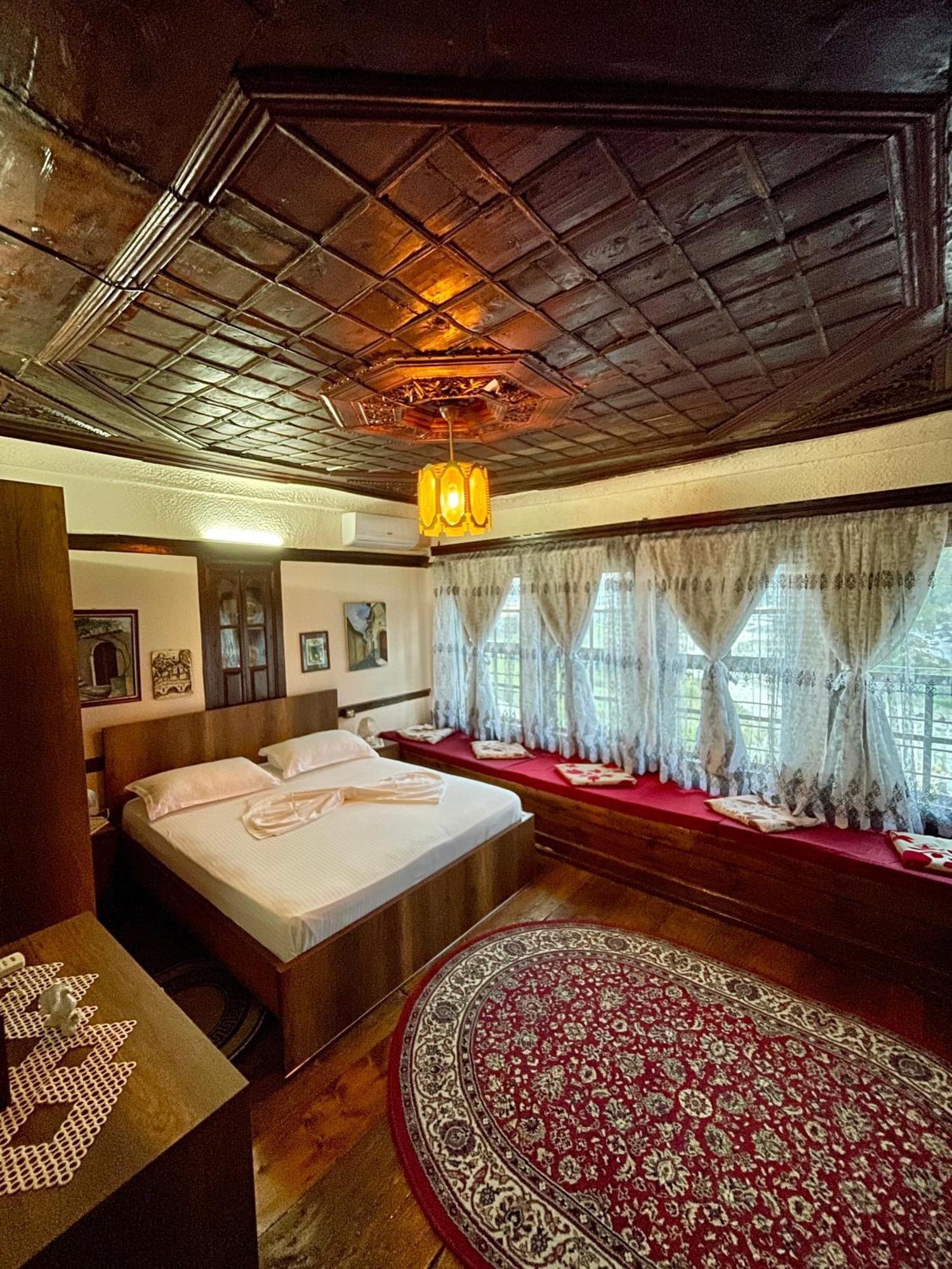Restaurant & Guest House Semani Berat Exterior foto
