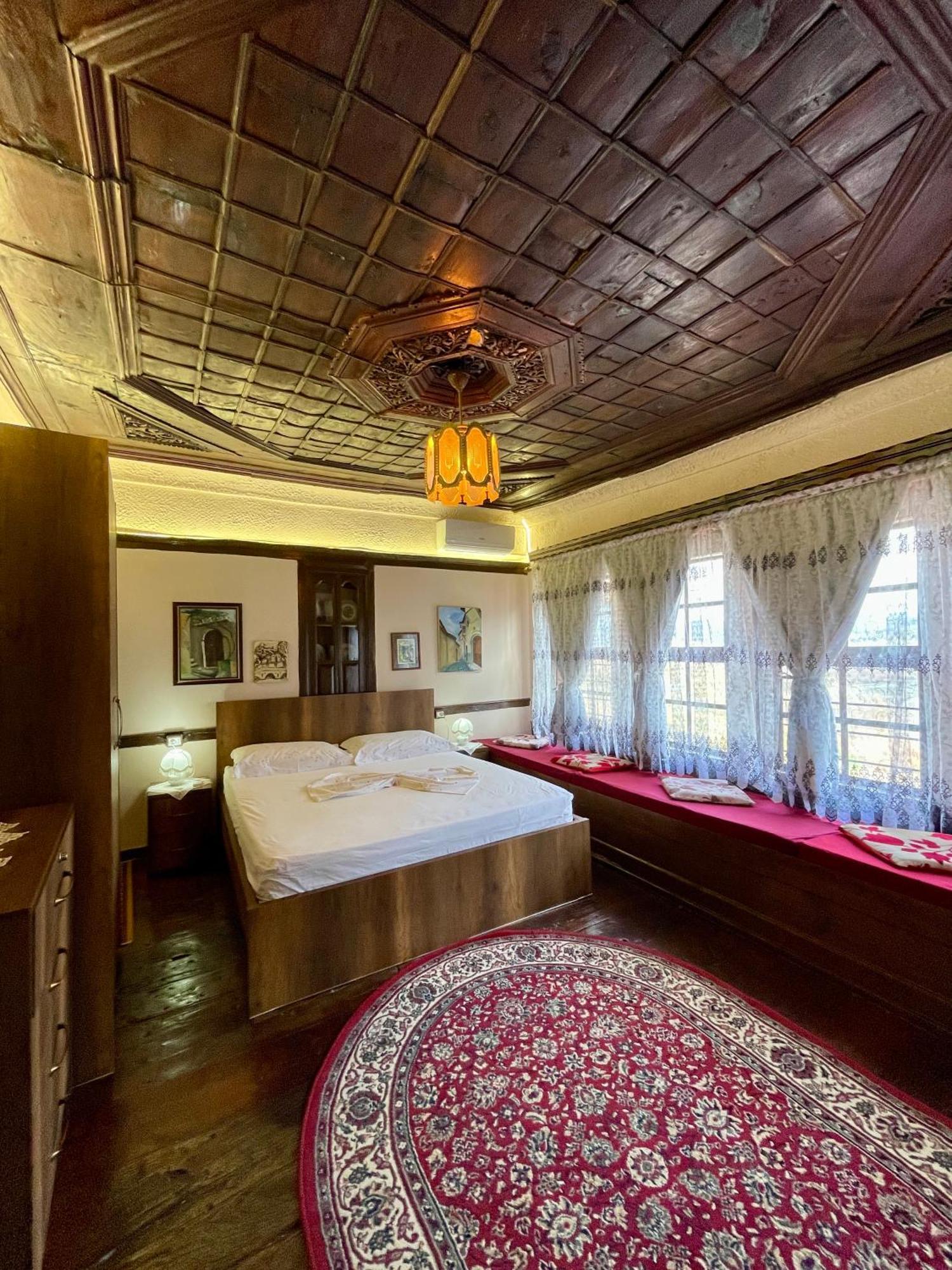 Restaurant & Guest House Semani Berat Quarto foto