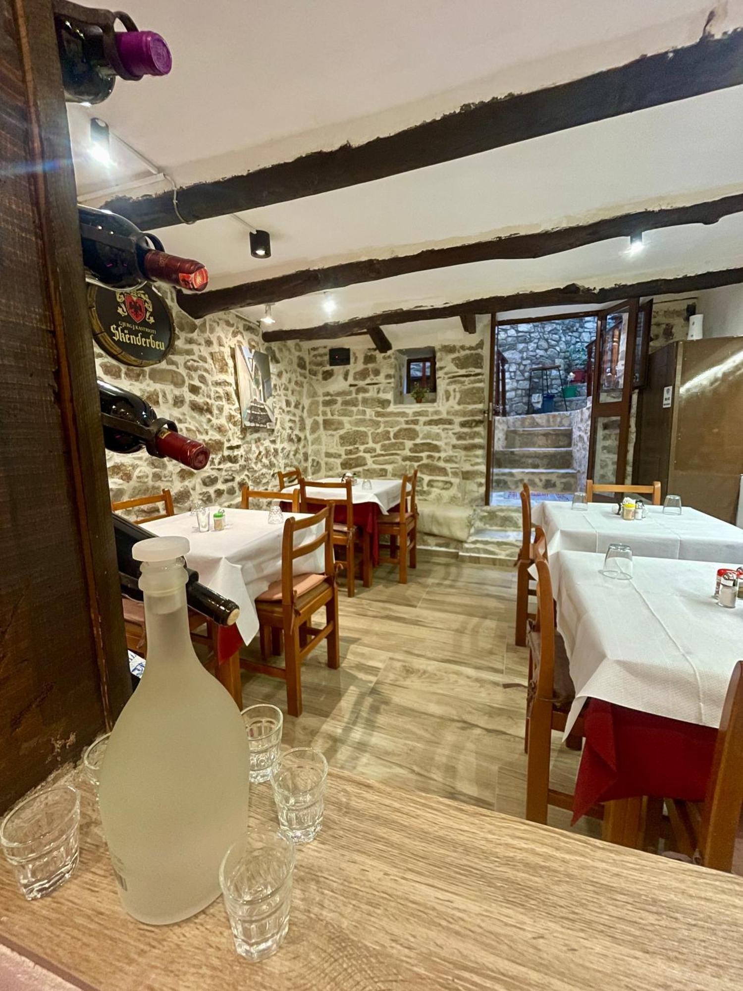 Restaurant & Guest House Semani Berat Exterior foto