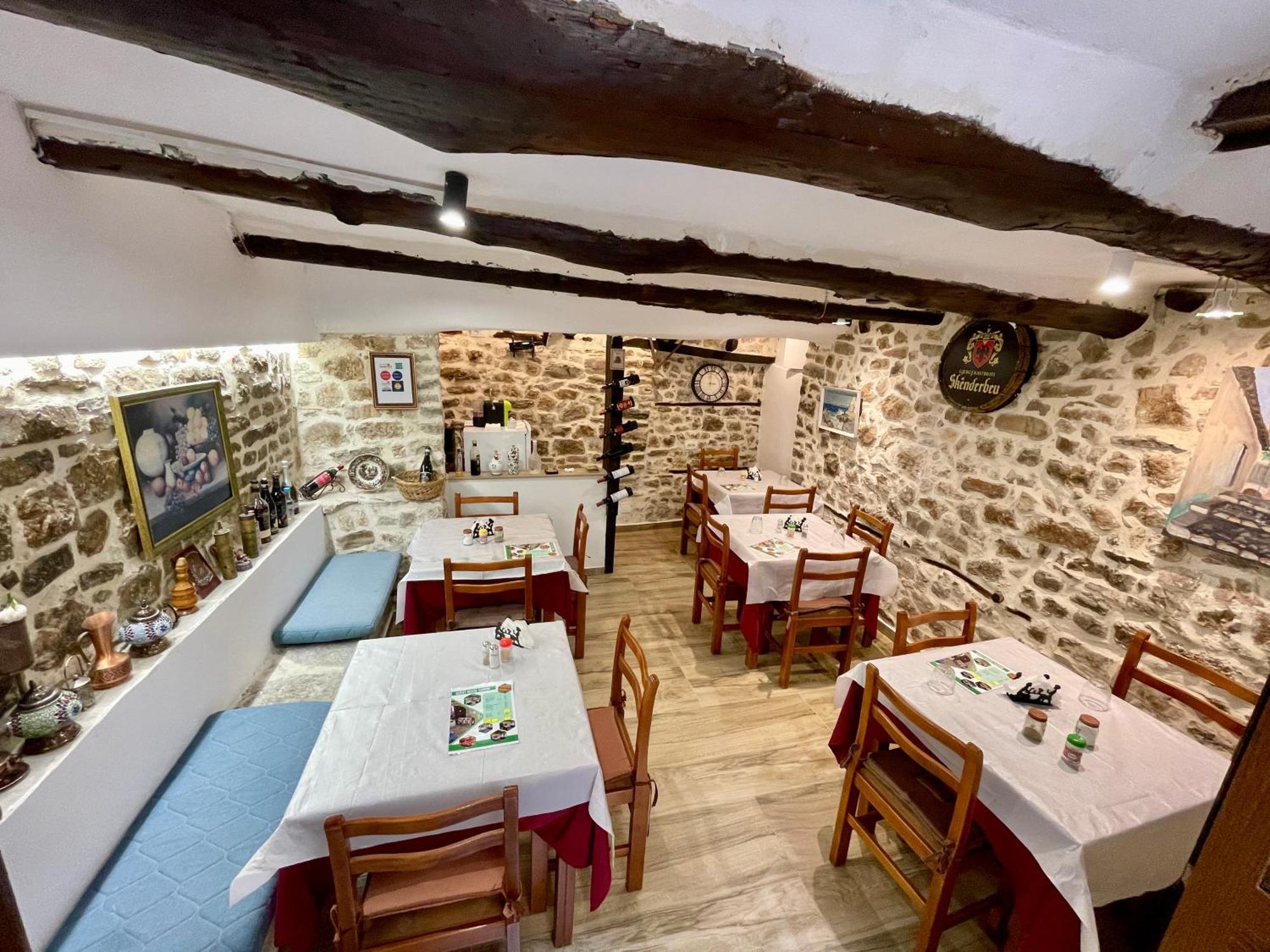 Restaurant & Guest House Semani Berat Exterior foto